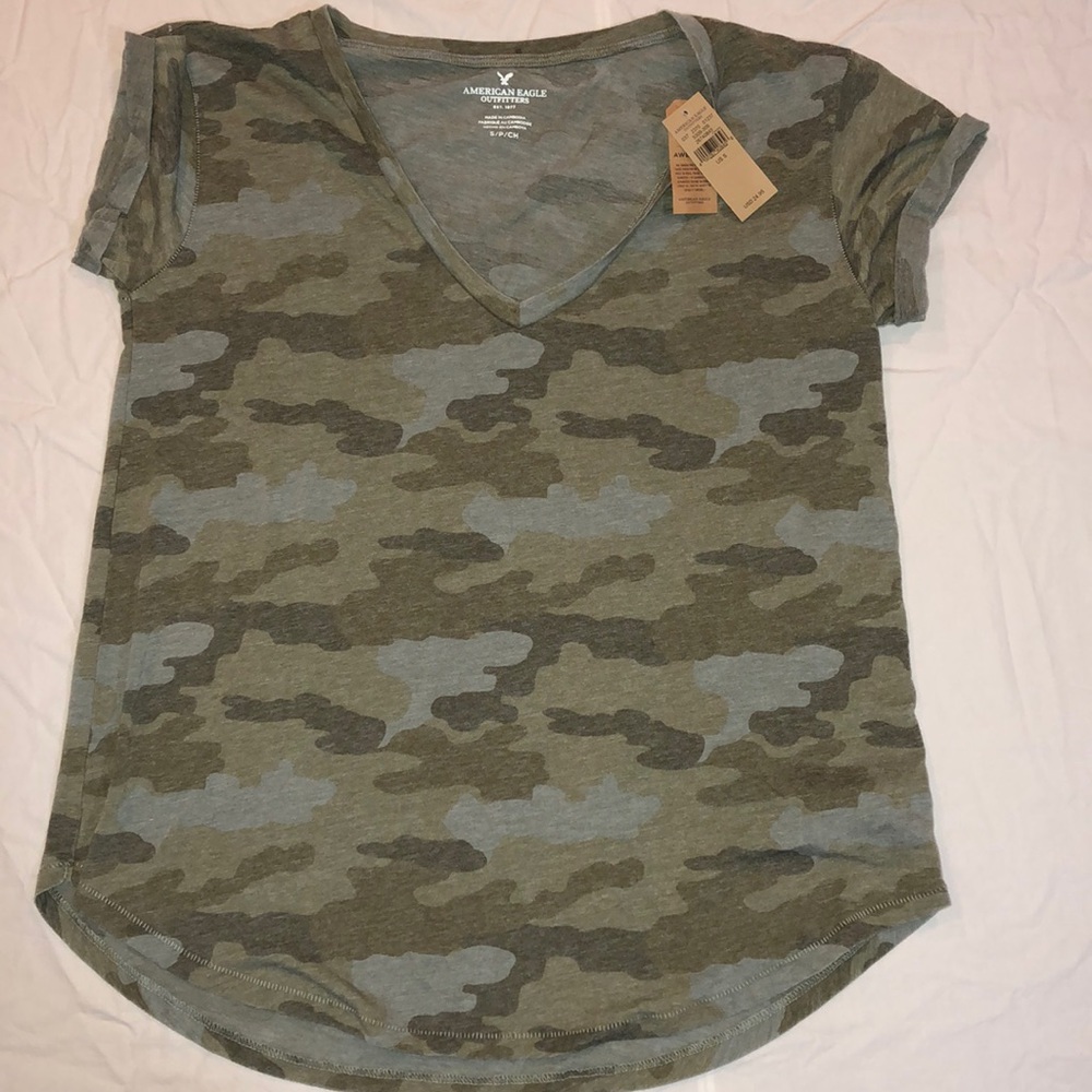 American Eagle V neck
